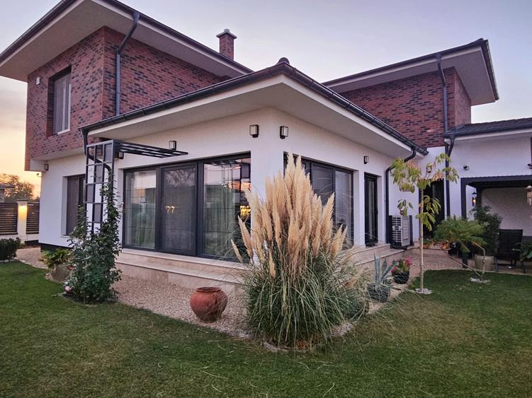 Casă individuală cu 6 camere cu Canalizare în Corbeanca