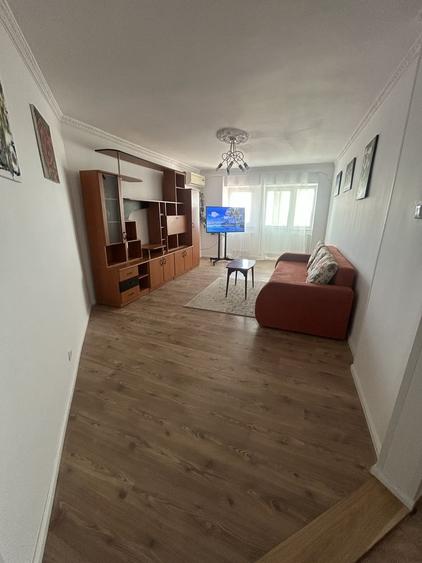 Apartament cu 3 camere decomandat, mobilat în Central