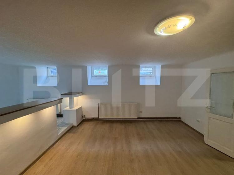 Apartament cu 2 camere semidecomandat, mobilat în Semicentral