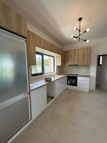 Casă cu 6 camere cu Teren 670 Mp în Snagov