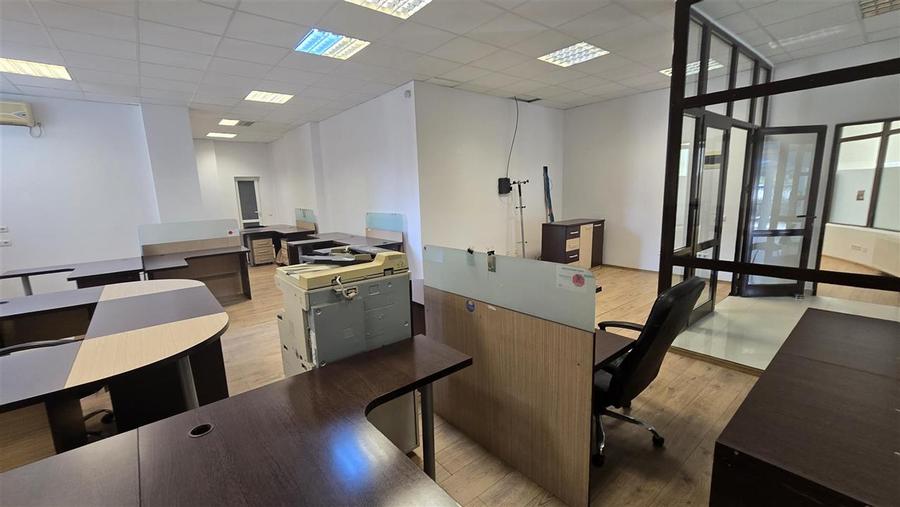 Birou, de 180 mp, în Vest