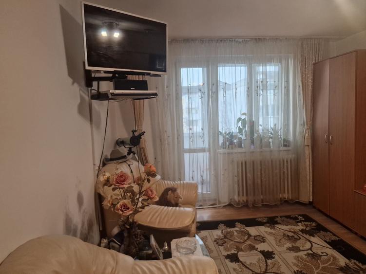Casă cu 2 camere decomandat în Precista