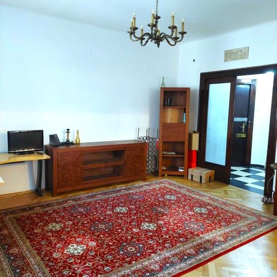 Apartament cu 4 camere circular, mobilat în P-ța Romană