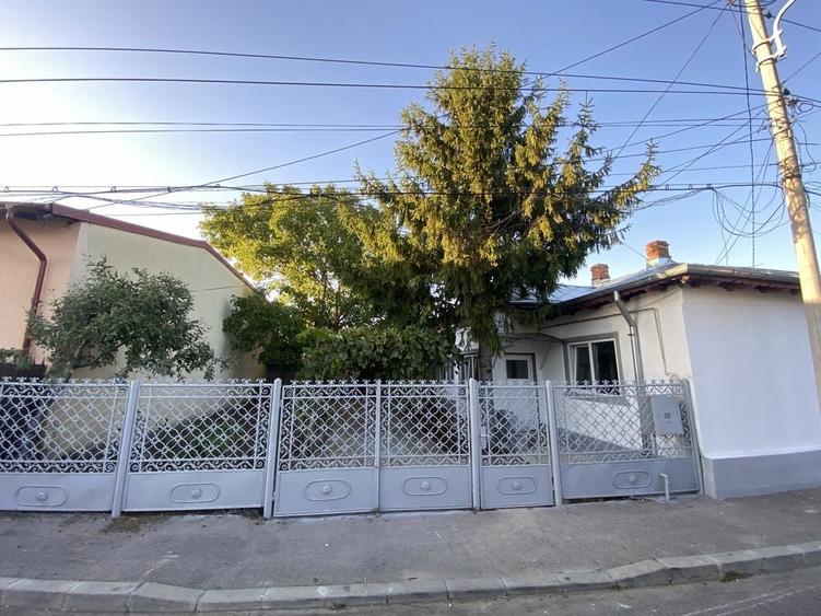 Casă cu 3 camere în Central
