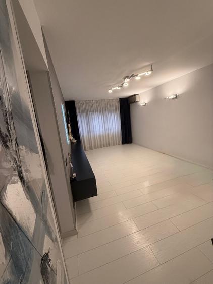 Apartament cu 3 camere decomandat, mobilat în Drumul Taberei