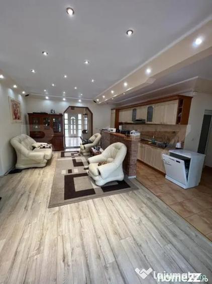 Casă cu 2 camere cu Teren 2000 Mp în Central