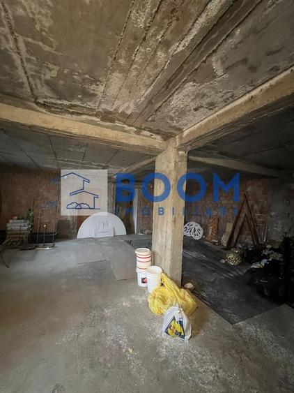 Casă individuală cu 10 camere cu Canalizare în Central