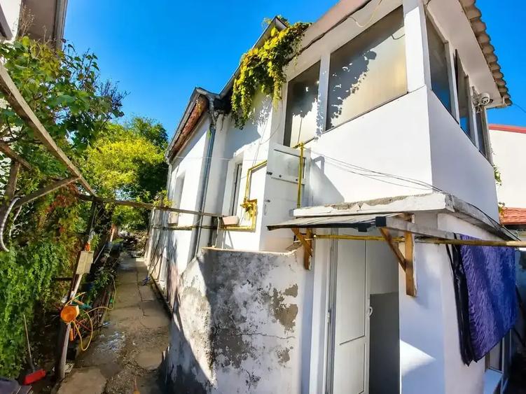 Casă cu 8 camere cu Canalizare în Domenii