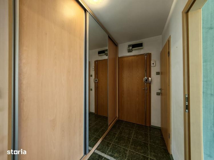 Apartament cu 3 camere semidecomandat în Drumul Taberei