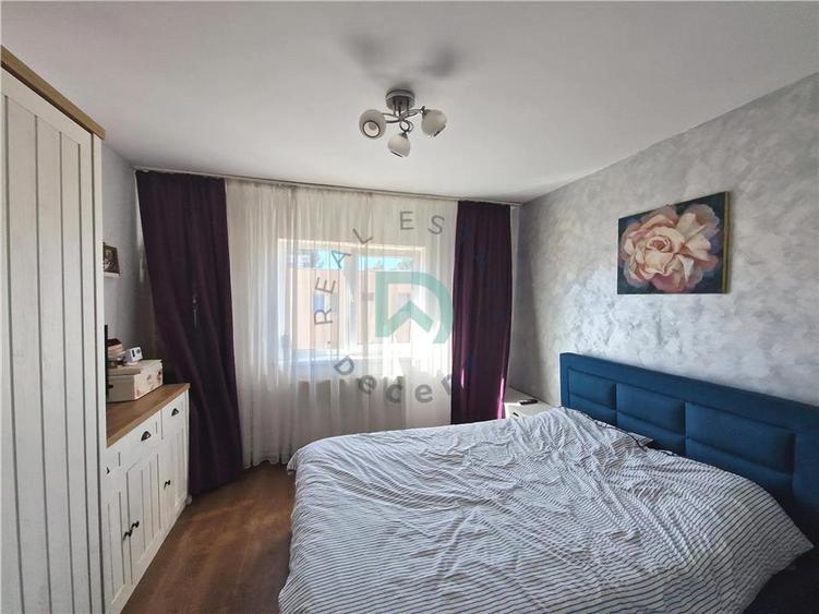 Apartament cu 3 camere decomandat în Tractorul