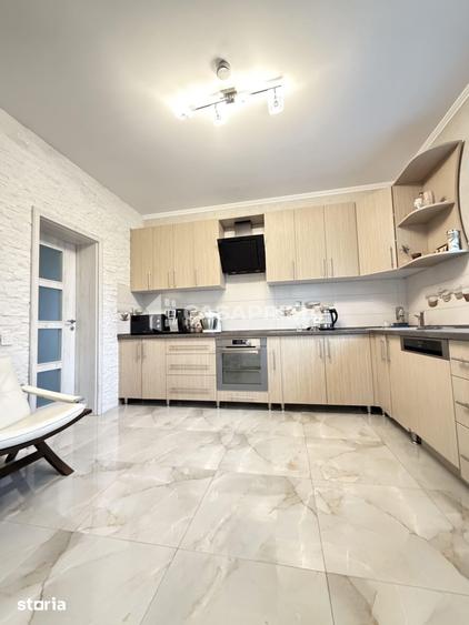 Casă cu 7 camere cu Teren 1711 Mp în Miroslava