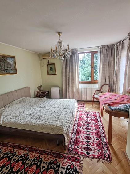 Casă cu 8 camere cu Teren 2600 Mp în Ștefăneștii de Sus