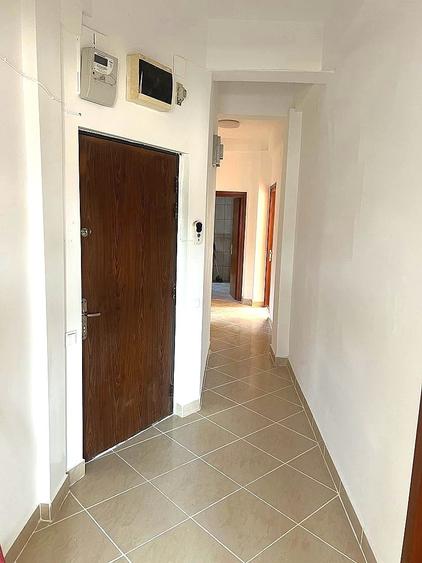 Apartament cu 6 camere decomandat în Dacia