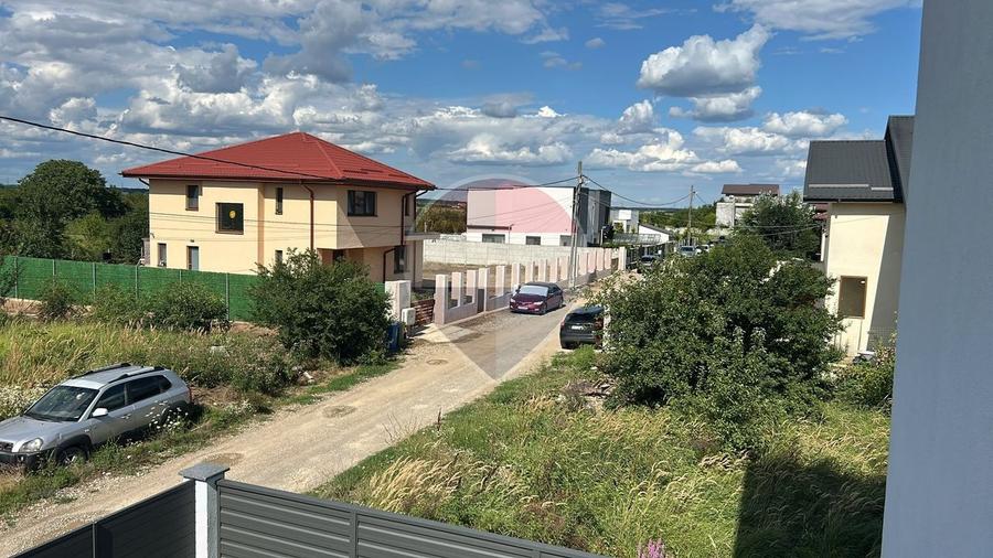 Casă individuală cu 5 camere cu Teren 570 Mp în Săftica