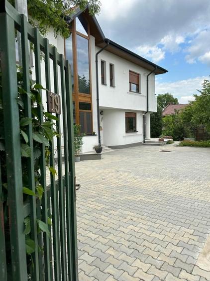 Apartament cu 2 camere decomandat, mobilat în Apărătorii Patriei