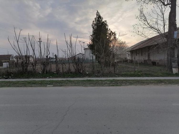 Spațiu comercial, de 2,200 mp, în Izbiceni