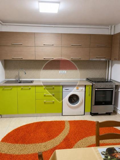 Apartament cu 3 camere decomandat, mobilat în Panduri