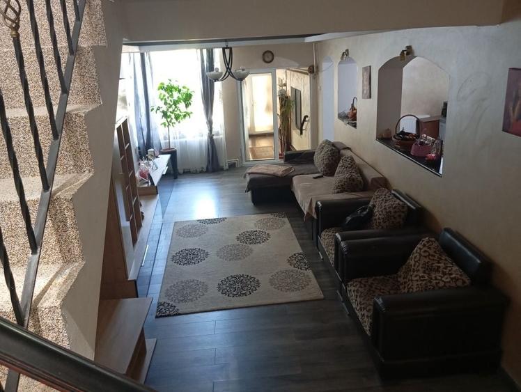 Casă cu 4 camere cu Teren 300 Mp în Central