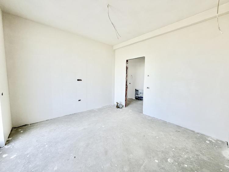 Apartament cu 3 camere semidecomandat în Moșnița Nouă