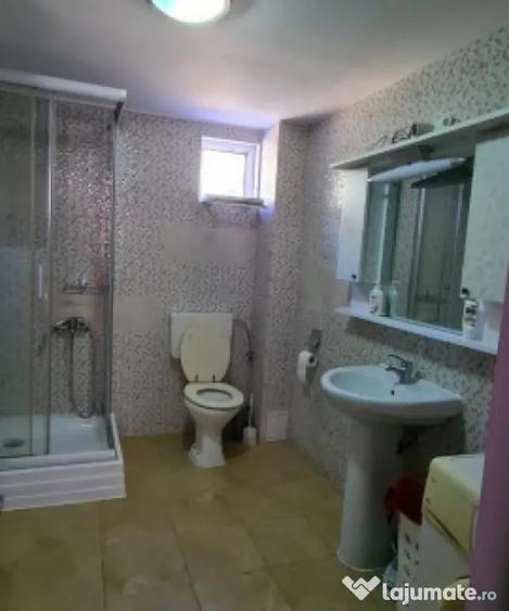 Casă cu 5 camere cu Teren 794 Mp în Livedea