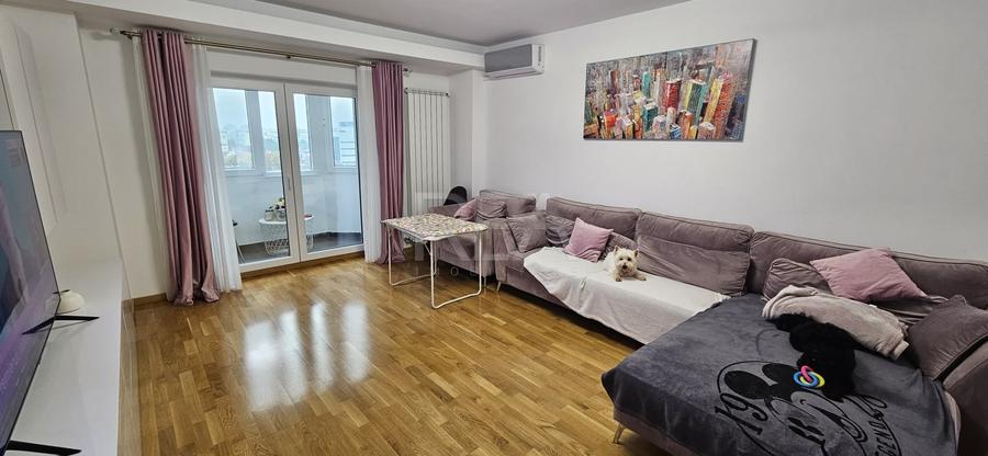 Apartament cu 3 camere decomandat, mobilat în Decebal