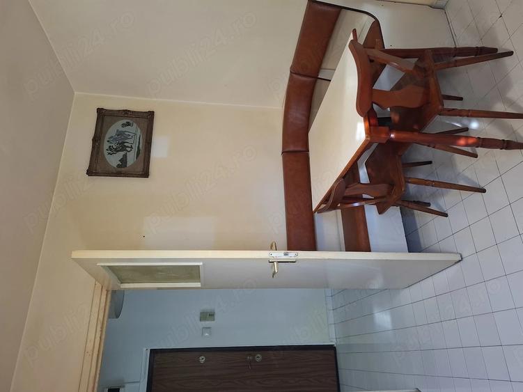 Apartament cu 3 camere semidecomandat, mobilat în Gării