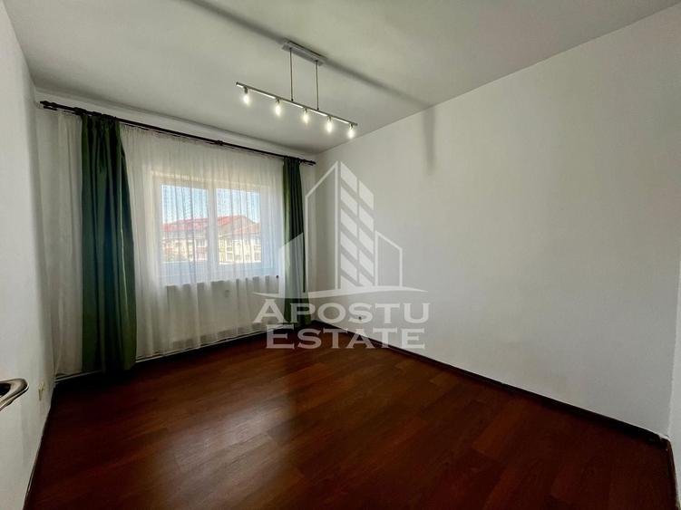 Apartament cu 3 camere decomandat, mobilat în Aradului