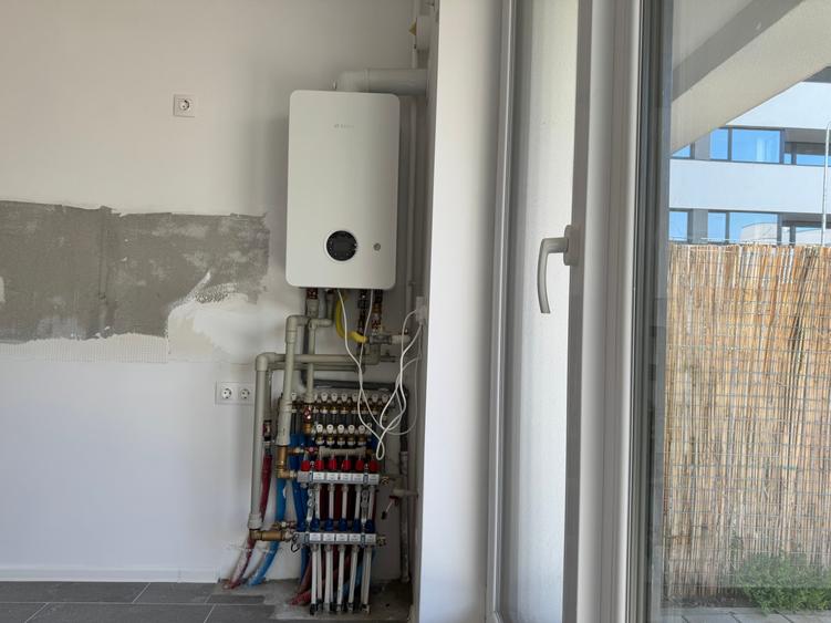 Apartament cu 4 camere semidecomandat în Străulești