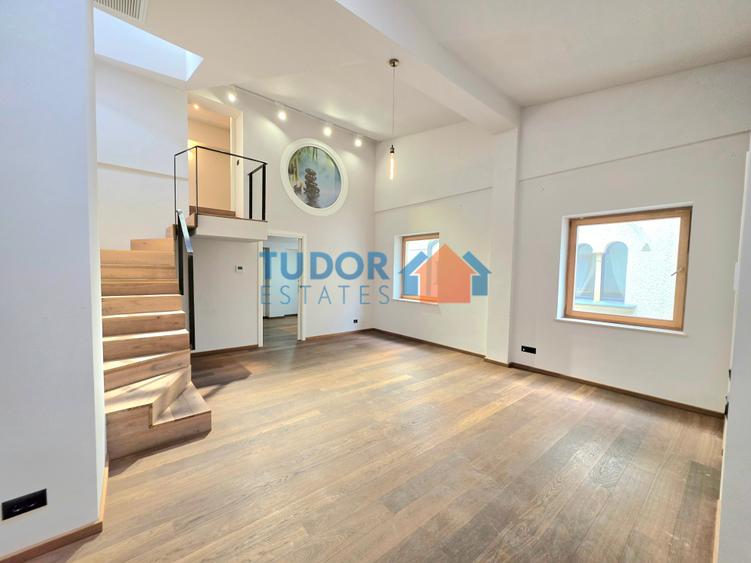 Casă individuală cu 10 camere cu Teren 150 Mp în Capitale