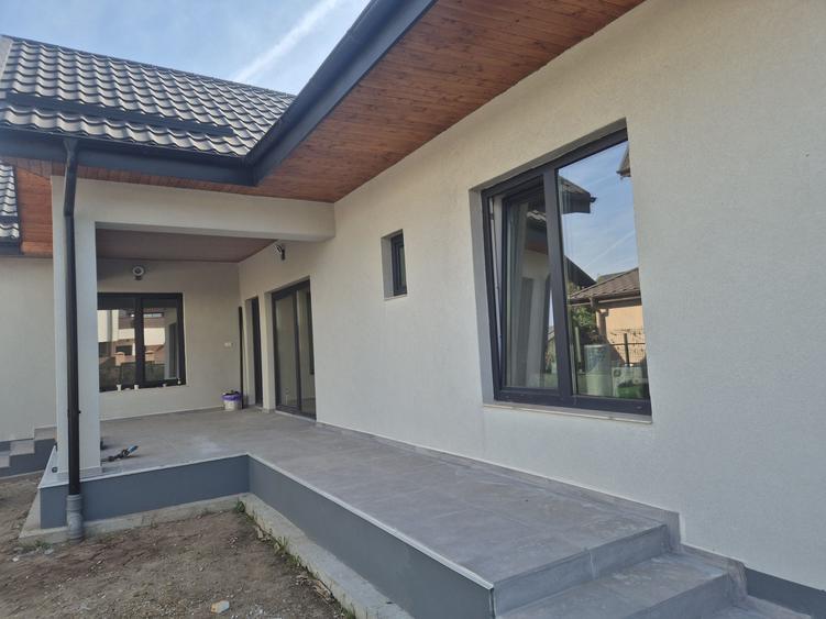 Casă cu 4 camere cu Teren 400 Mp în Berceni