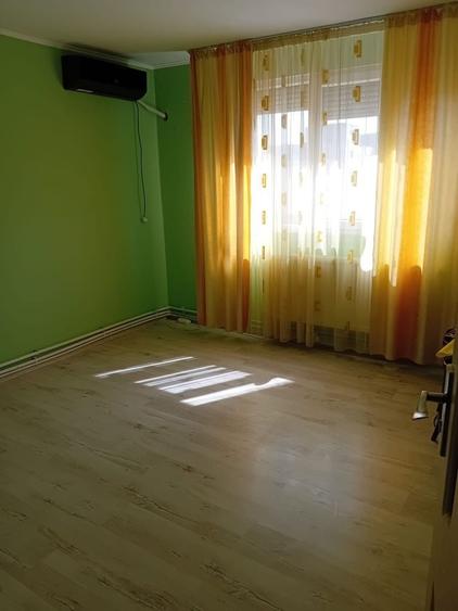Apartament cu 3 camere decomandat în Micro 20