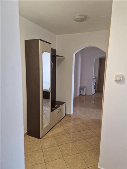 Apartament cu 3 camere decomandat, mobilat în Fabric
