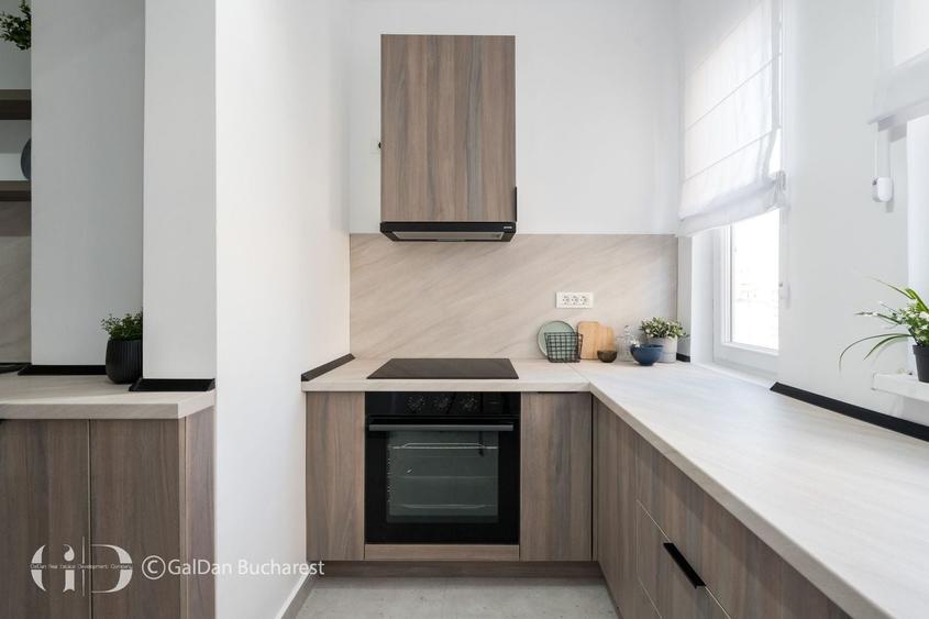 Apartament cu 6 camere, mobilat în P-ța Universității