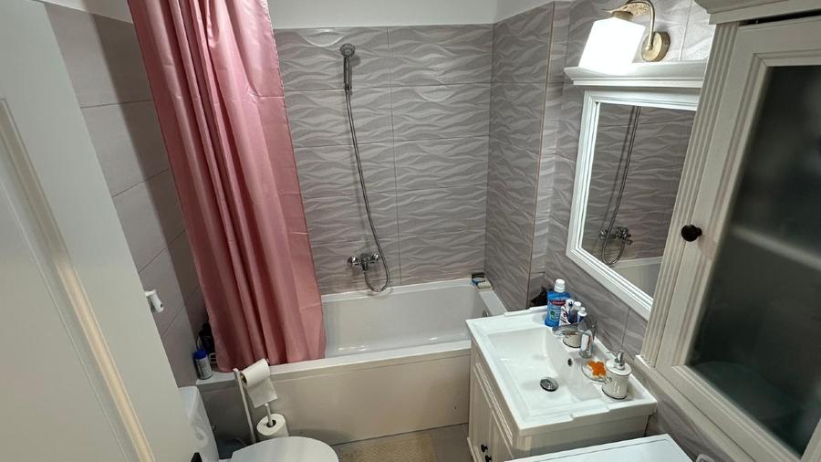 Apartament cu 3 camere decomandat, mobilat în Chiajna