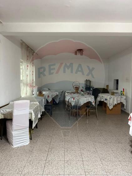 Casă cu 8 camere cu Teren 462 Mp în Central