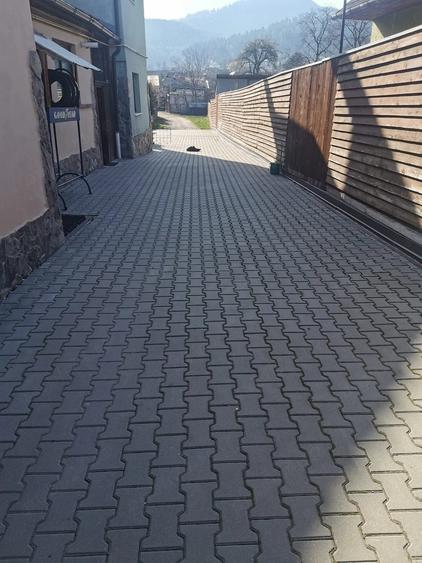 Casă cu 3 camere cu Teren 1958 Mp în Central