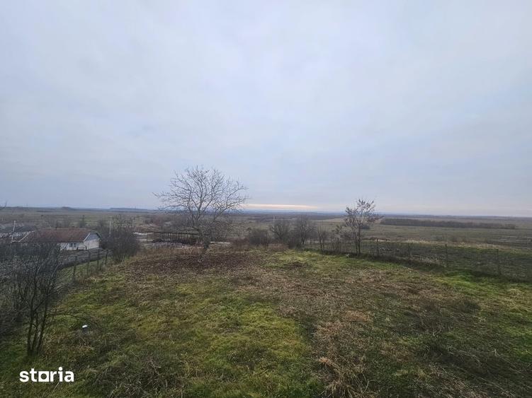Casă cu 3 camere cu Teren 500 Mp în Roșiori