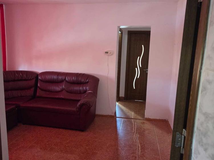 Apartament cu 3 camere semidecomandat în Central