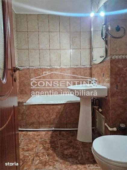 Apartament cu 3 camere decomandat în Patriei