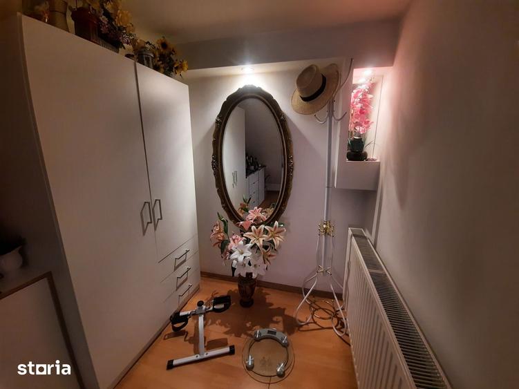 Casă cu 5 camere cu Teren 675 Mp în Burdea