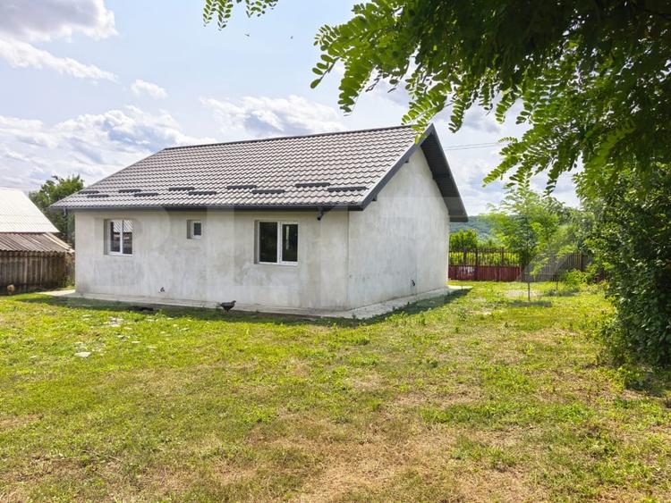 Casă individuală cu 3 camere cu Canalizare în Erbiceni