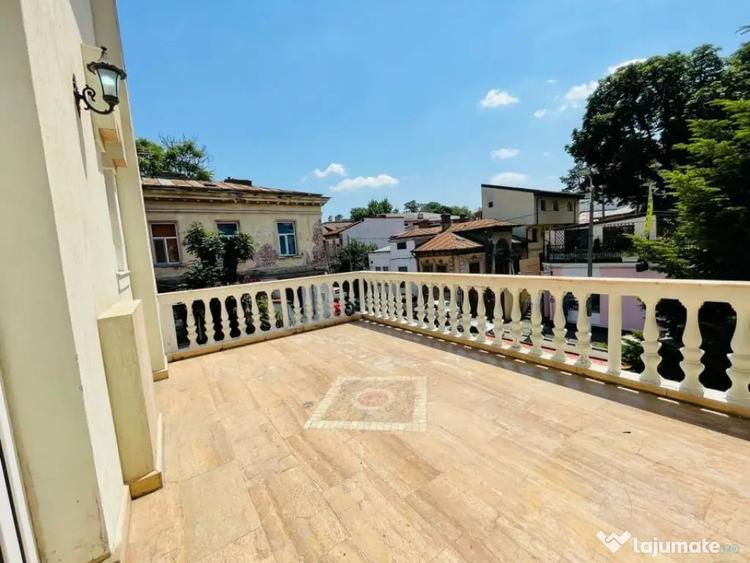Casă cu 7 camere cu Teren 180 Mp în Parcul Carol