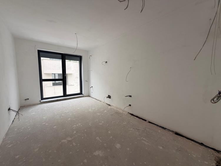 Apartament cu 3 camere decomandat în P-ța Muncii