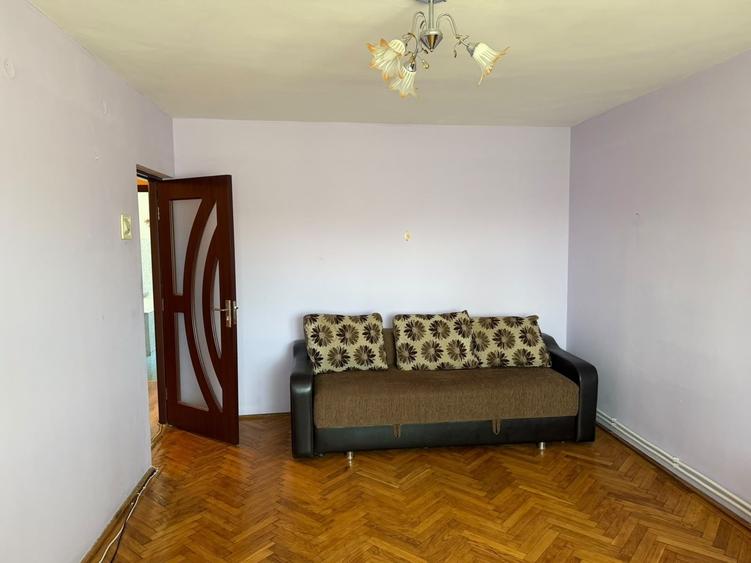 Apartament cu 2 camere decomandat în Banca Națională