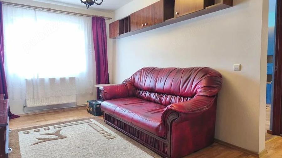 Apartament cu 3 camere decomandat în Liliacului