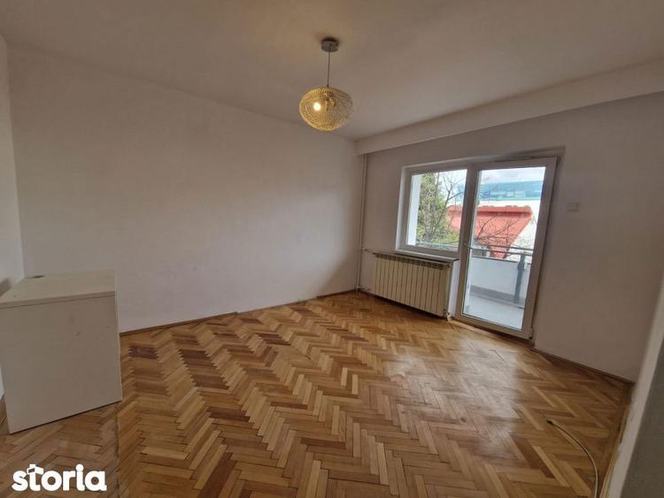 Apartament cu 3 camere decomandat în Tei