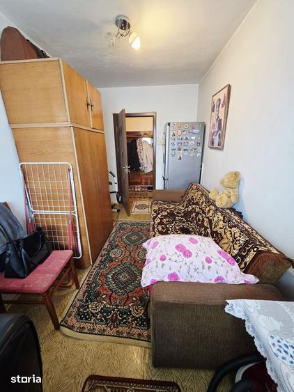 Apartament cu 3 camere semidecomandat, mobilat în Central