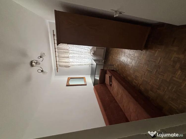 Apartament cu 4 camere semidecomandat, mobilat în Central