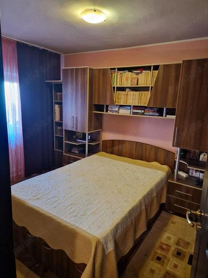 Apartament cu 4 camere decomandat în Central