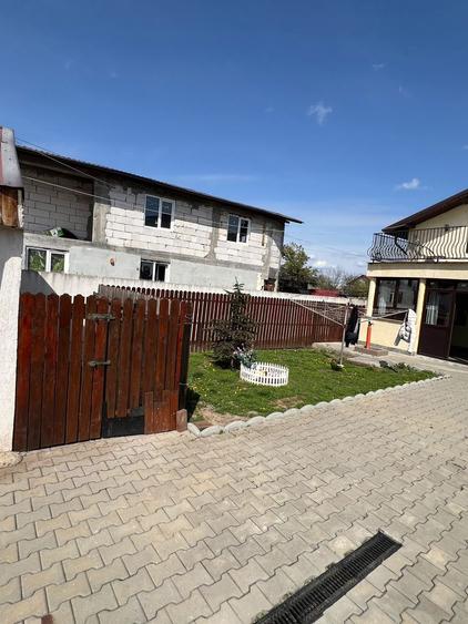 Casă cu 4 camere în Dudu